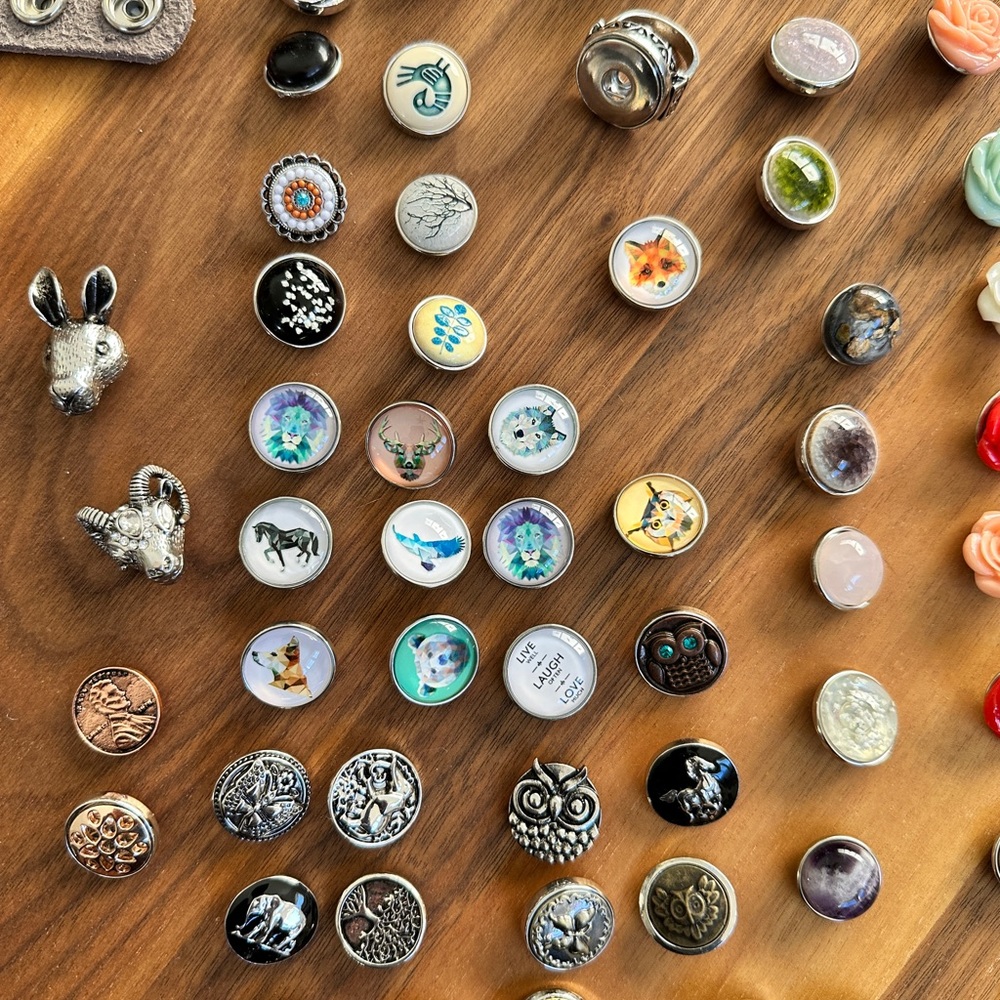 Stylish Multi-Color Button Bracelet Set - Picture 13 of 16